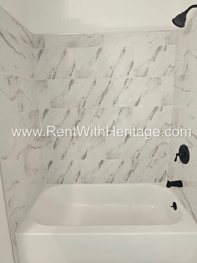 Building Photo - Gorgeous 3bd/ 2.5 bath Home in Popular Nat...
