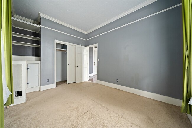 Building Photo - 391 Elm St