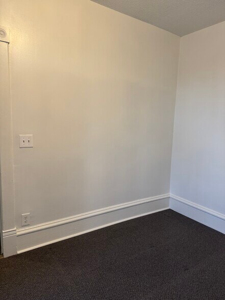 Building Photo - 119 Bridge Ave E