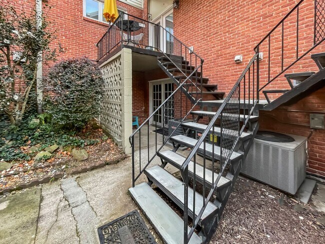 Building Photo - Charming 2 beds 1 bath Condo in Atlanta!