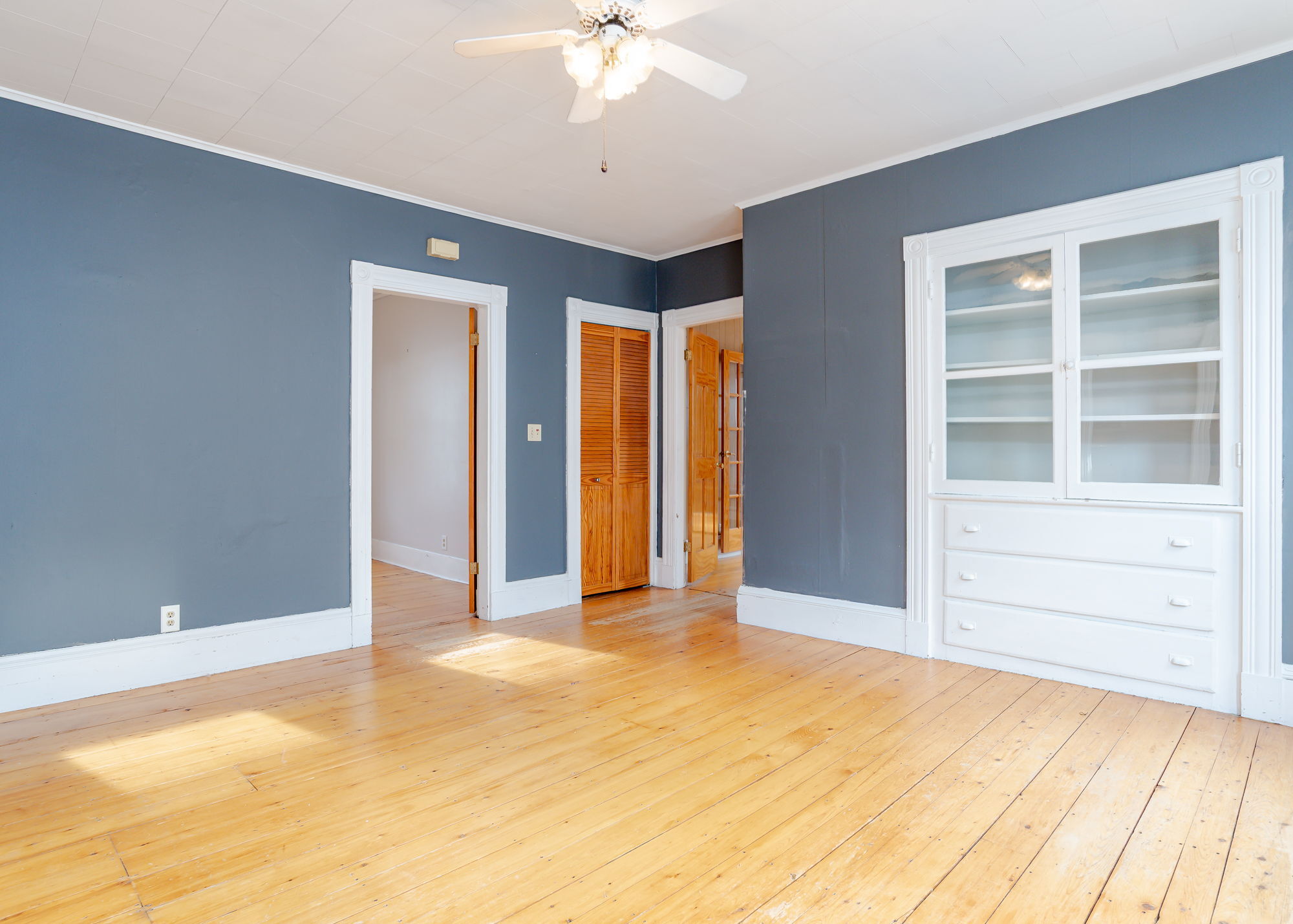 Building Photo - 18 College St