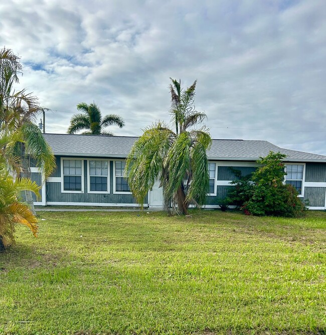 Building Photo - 3 bedroom 2 bath 1 car garage