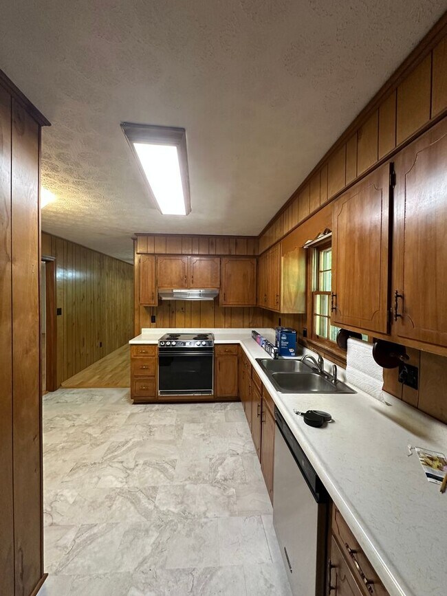 Building Photo - 375 Segrest Cir