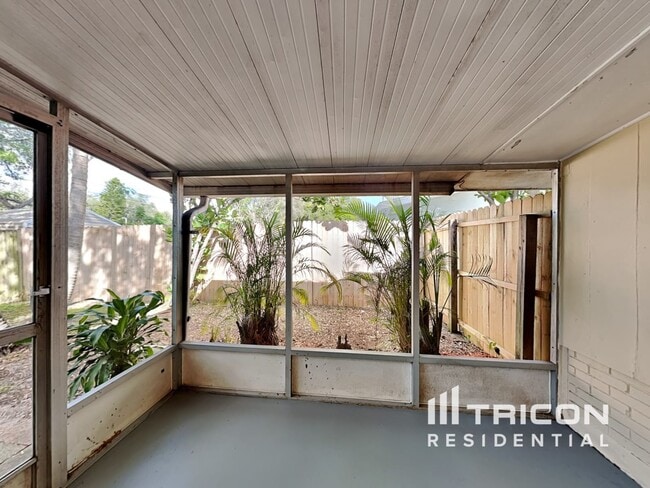 Building Photo - 2869 Webley Dr NE
