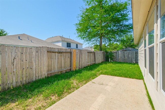 Building Photo - 15527 Fir Woods Ln