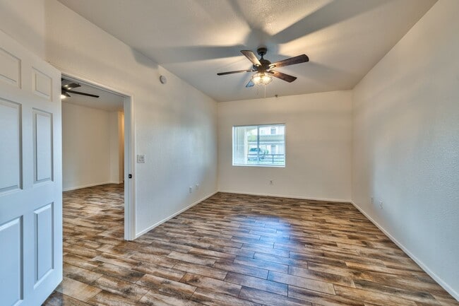 Building Photo - 2291 W Horizon Ridge Pkwy