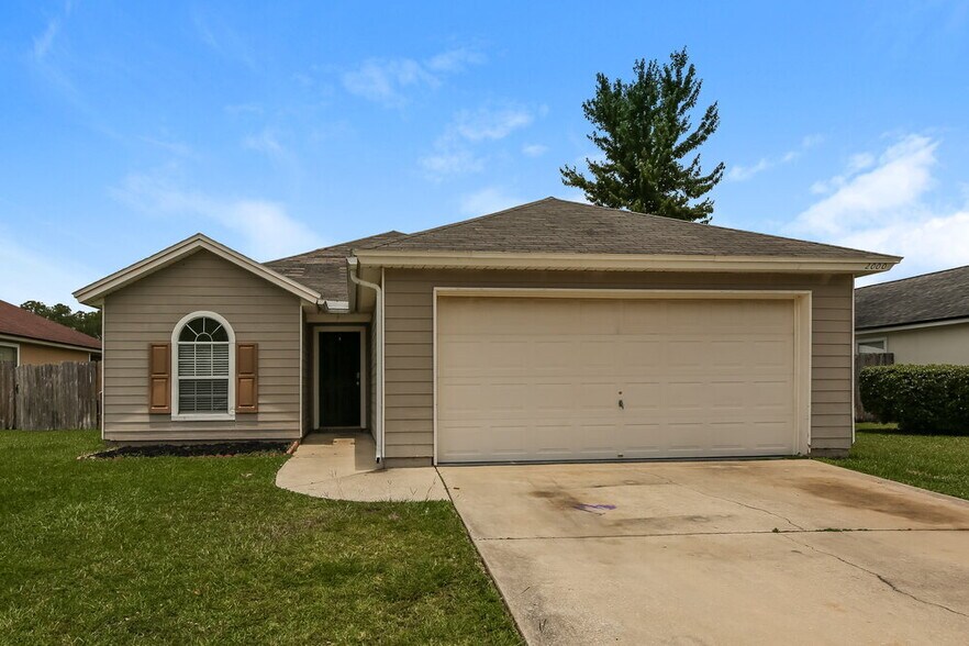 Primary Photo - 2000 Hunters Trace Cir