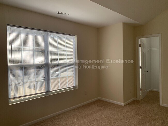 Building Photo - 5611 Sojourn Dr