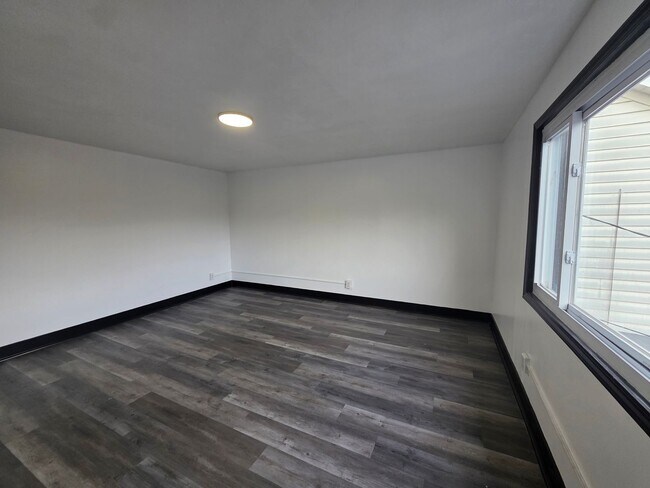 Building Photo - Newly Updated 2 bedroom 1 Bath House for rent!