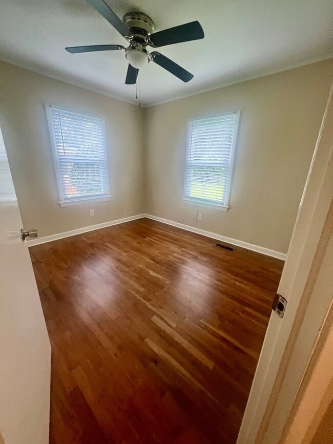 Building Photo - 121 Orchard Ln