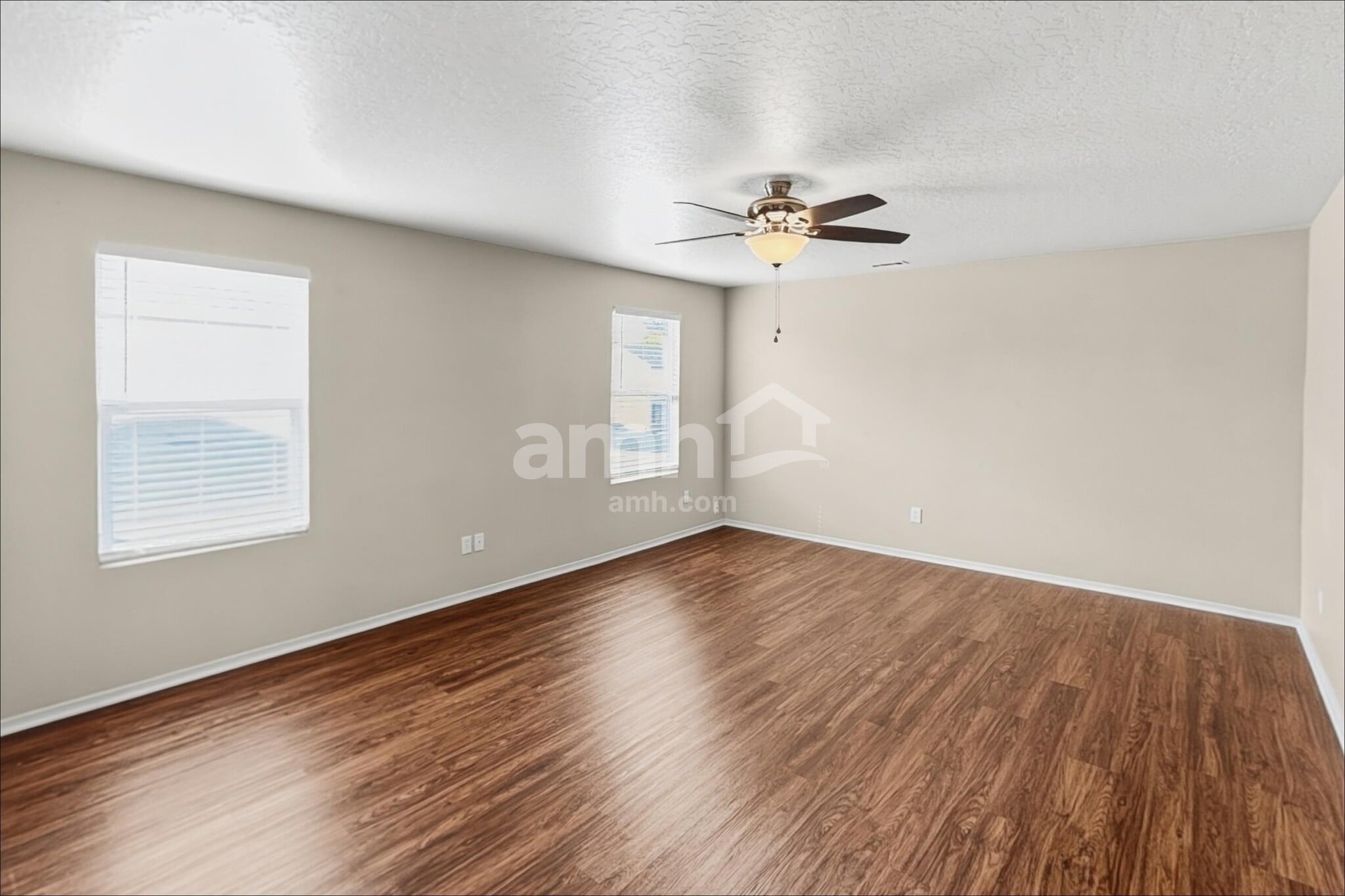 Building Photo - 363 E Ivy Glade St