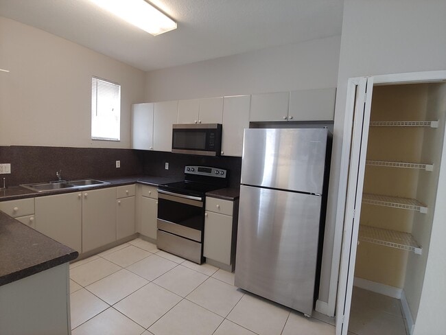 Building Photo - 2108 Shoma Dr