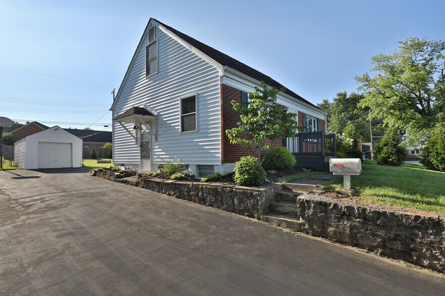 Building Photo - 5586 Emerson Ave