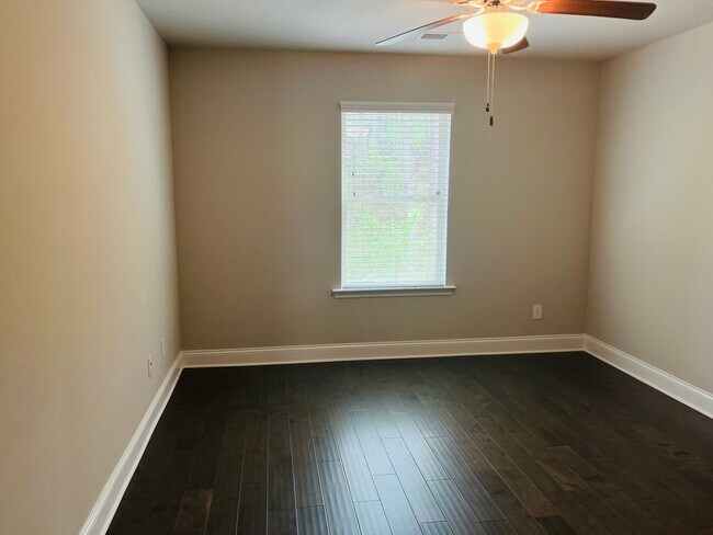 Building Photo - Wow! 4 bedroom 2.5 bathroom in Suwanee! Must See!!