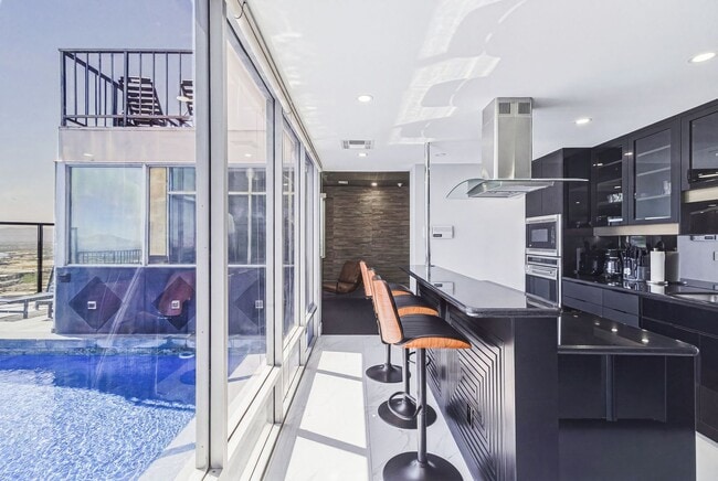 Building Photo - 3111 Bel Air Dr