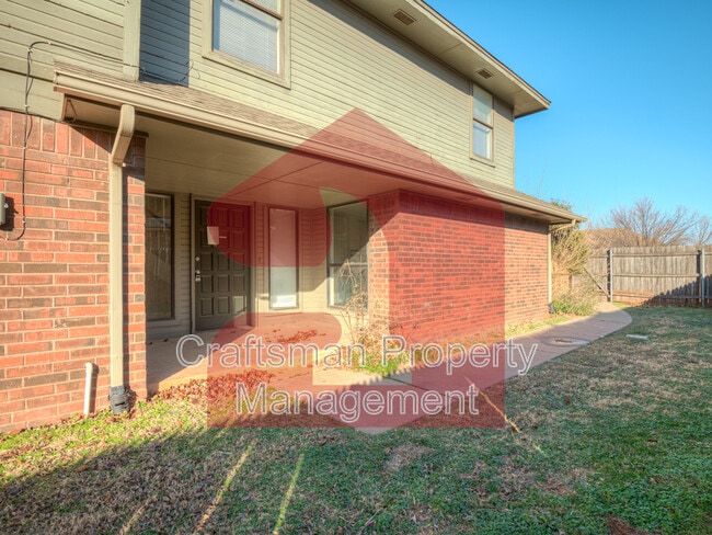 Building Photo - 2704 Silvertree Dr