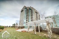 Building Photo - 1640 Maple Ave