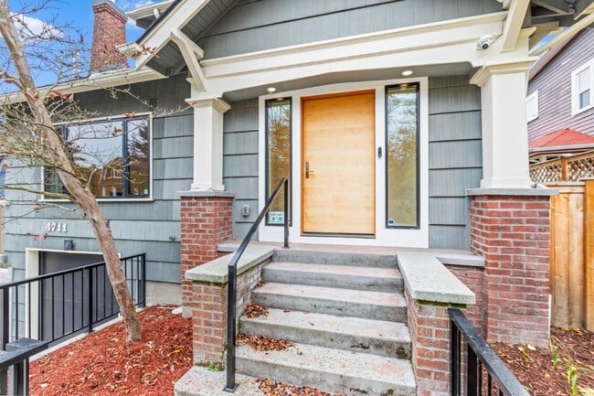 Building Photo - 4Bd/3Ba Seattle House