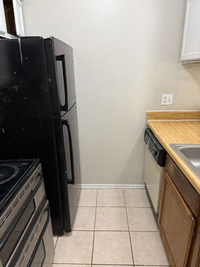 Building Photo - 9520 Royal Ln