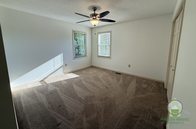 Building Photo - 2071 Howlong Ave