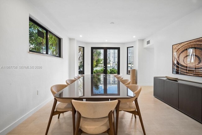 Building Photo - 5661 Pine Tree Dr