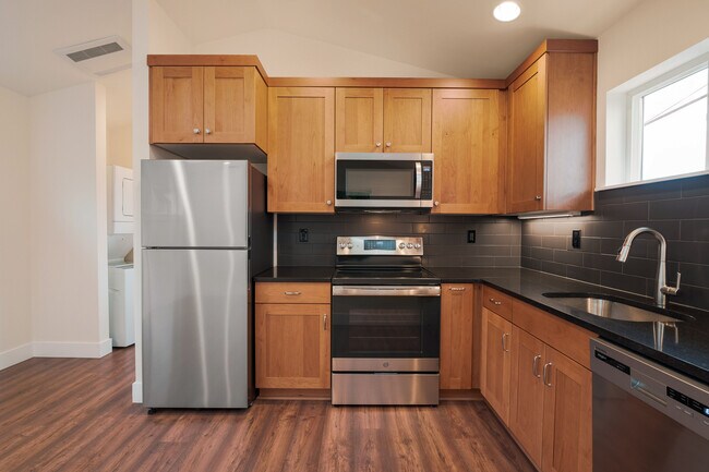 Building Photo - 5532 NE 31st Ave