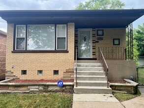 Building Photo - 9334 S Paxton Ave
