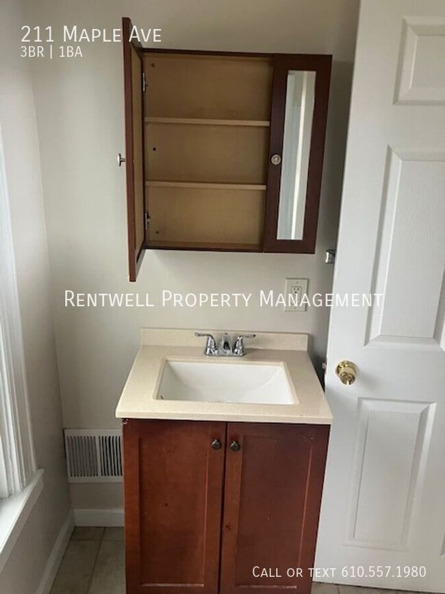 Building Photo - 211 Maple Ave