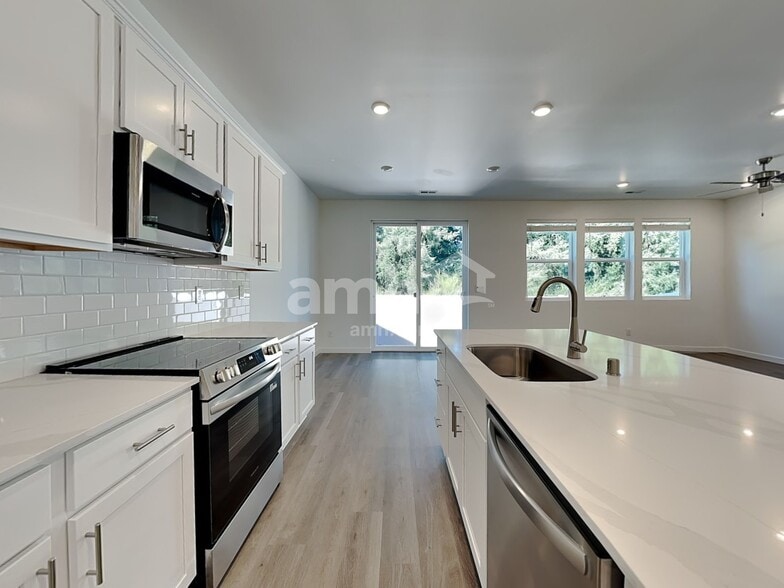 Building Photo - 5335 Turnstone St SE