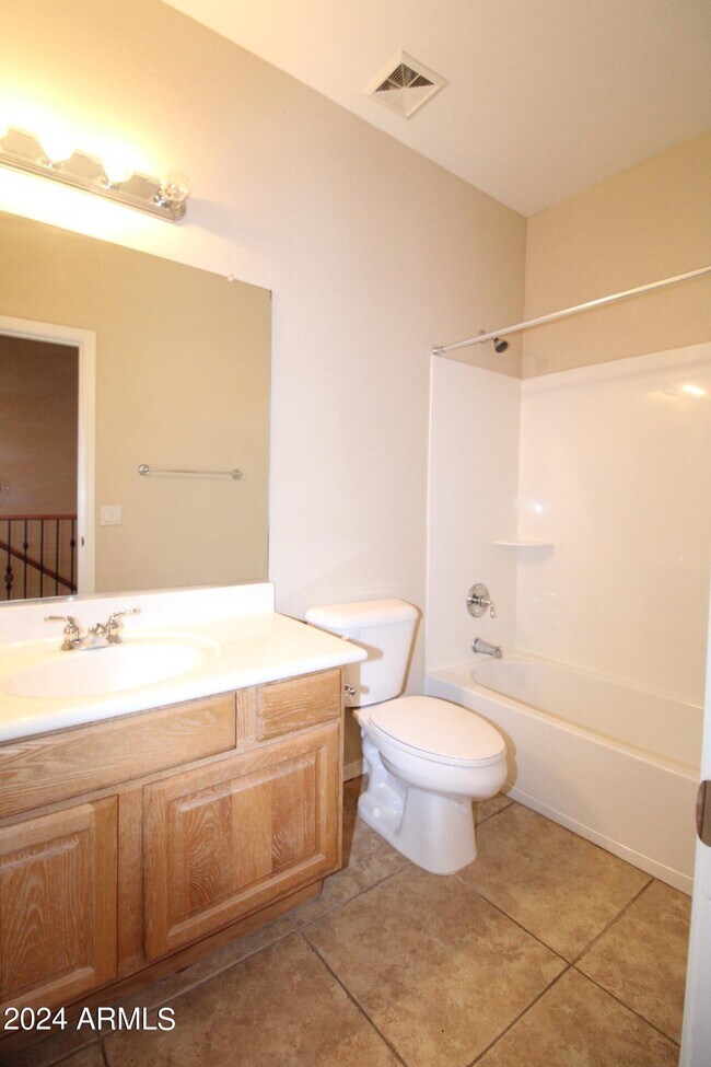 Building Photo - 3951 E Ravenswood Dr