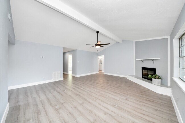 Building Photo - 10171 NW Park Dr