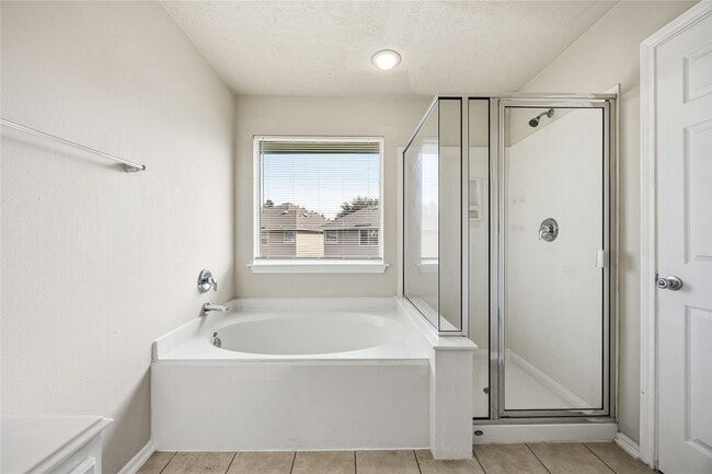 Building Photo - 14322 Mooreview Ln