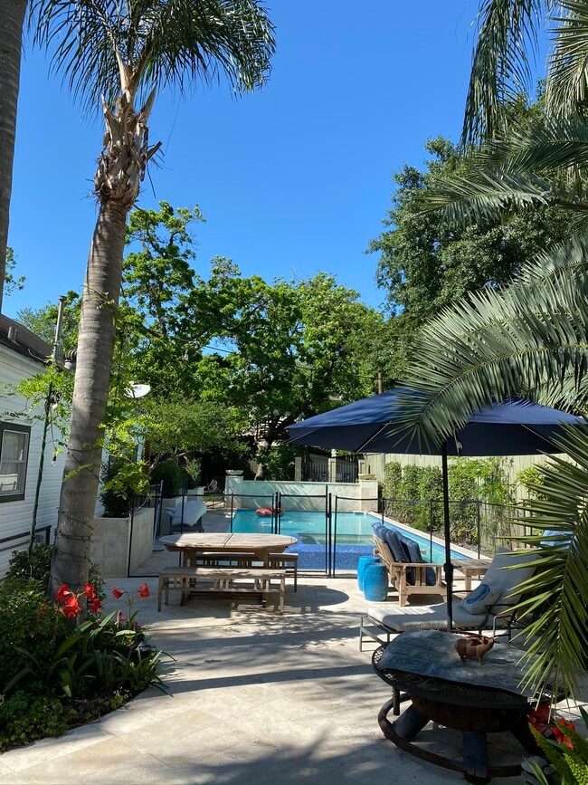 Building Photo - 2220 Colquitt St