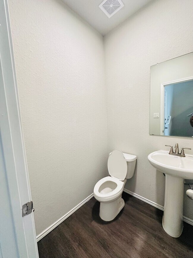 Building Photo - 5611 Rio Cyn