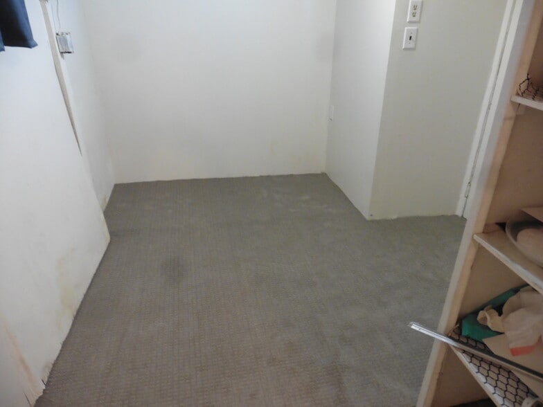 Spare room / Bedroom - 547 W 200 N