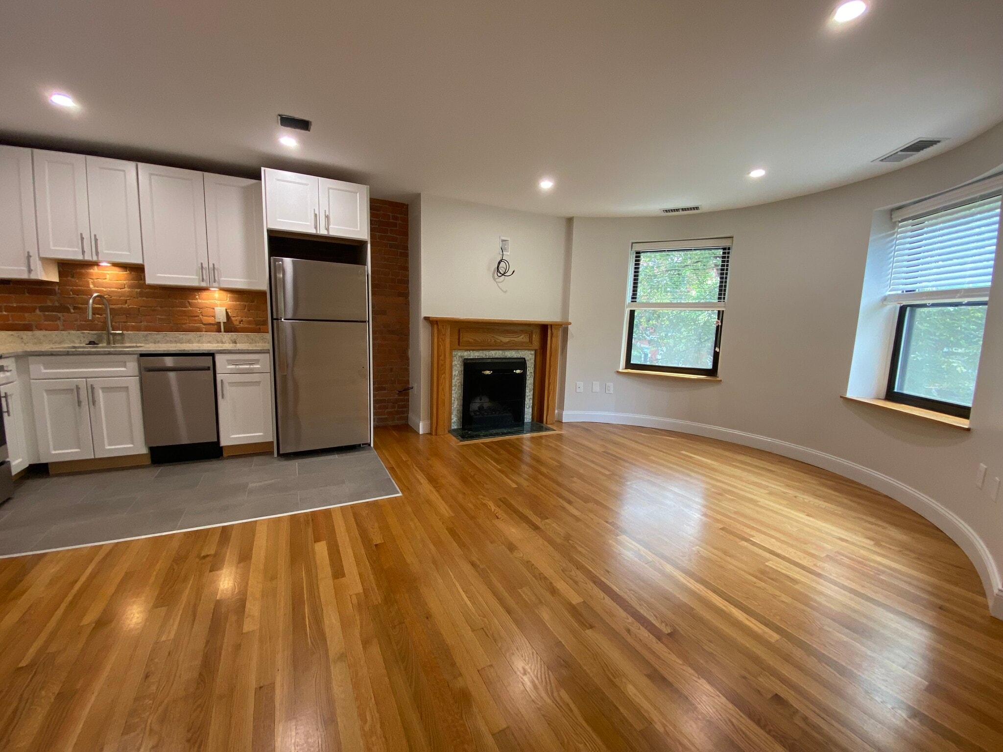 Building Photo - 95 Gainsborough St