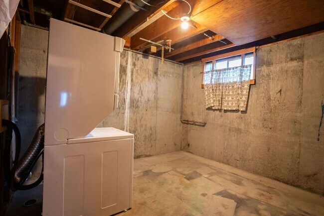 Building Photo - Spacious North Tacoma waterfront Unit with Million dollar Puget Sound Views