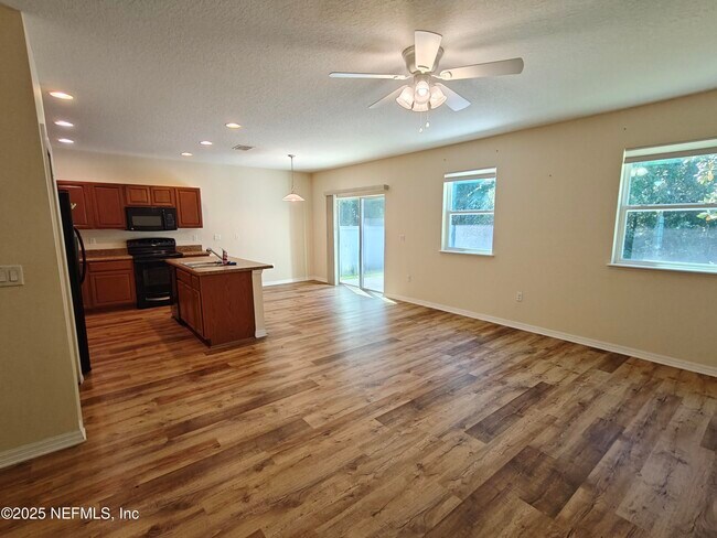 Building Photo - 223 Osprey Marsh Ln