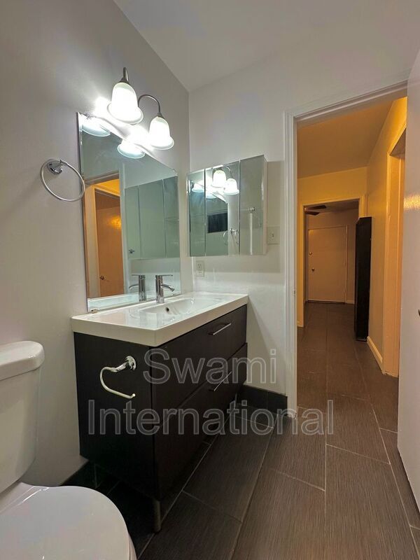 Building Photo - 674 W 27th St