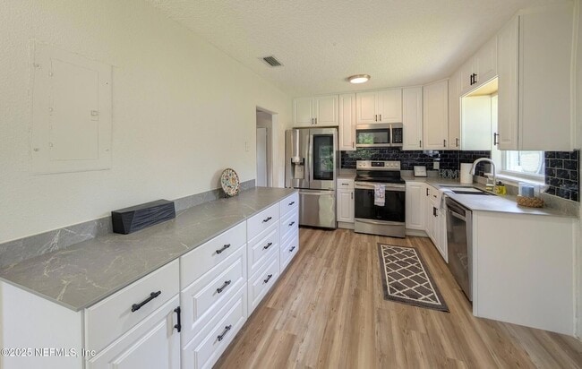 Building Photo - 10128 Hood Rd