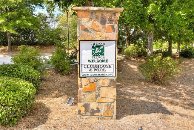 Building Photo - 4025-4025 Stowe Dr