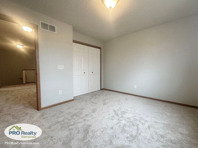 Building Photo - Recently Remodeled 3 Bedroom Townhome