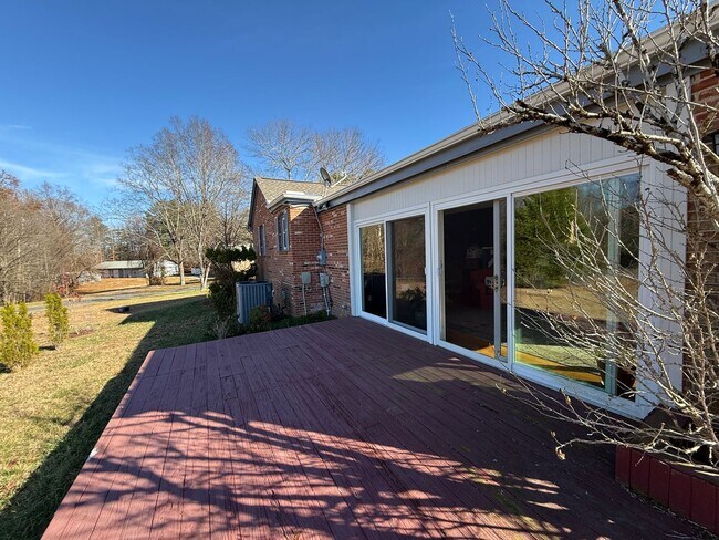 Building Photo - 5802 Roach Ridge