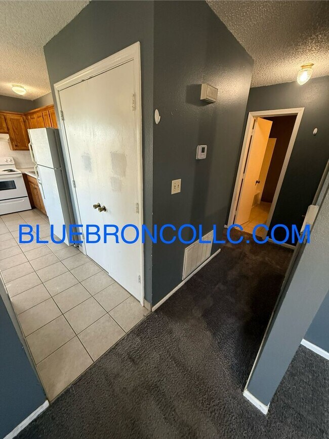 Building Photo - Cute 2 bedroom 1 bathroom home with 1 car ...