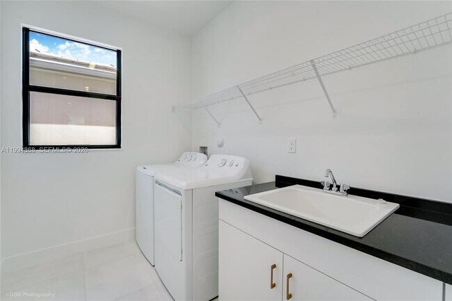 Building Photo - 8095 Crystal Downs Ave