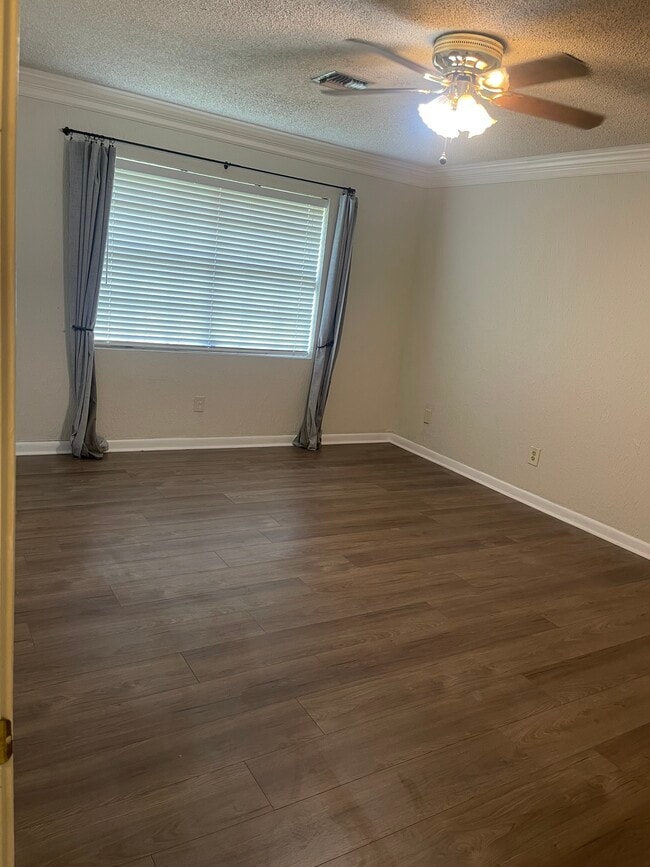 Building Photo - 604 Kees Cir