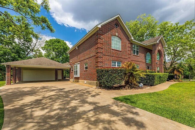 Building Photo - 5434 Chinaberry Grove