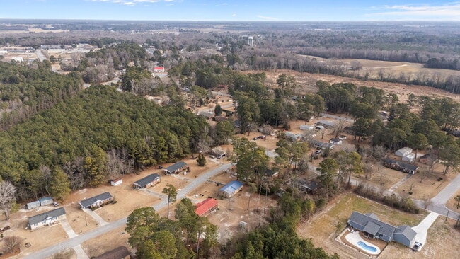 Building Photo - 904 Jennifer Ln