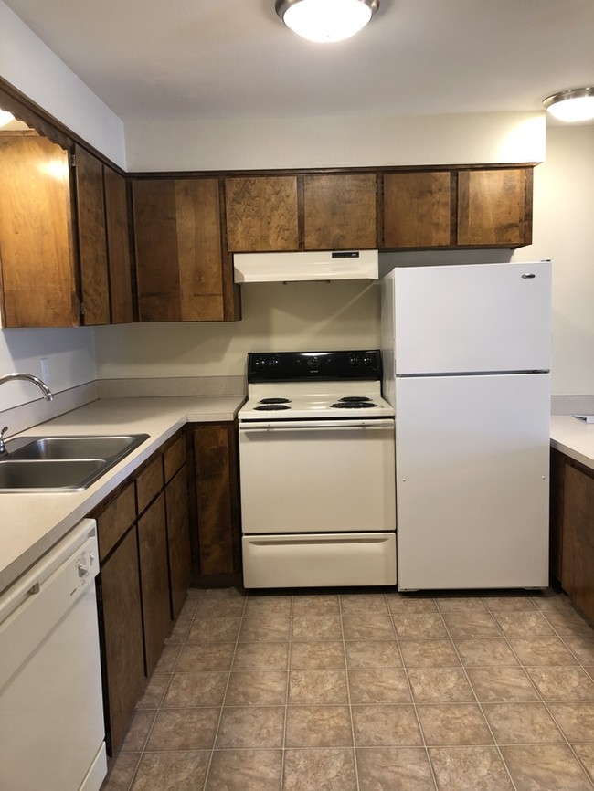 Building Photo - West Salem Townhome!