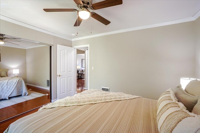 Building Photo - 250 Chilpancingo Pkwy